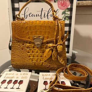 ⚡️⚡️🔥🔥FLASH SALE 24 HRS🔥🔥⚡️⚡️Vintage Brahmin Vittoria 💕💕💕💕